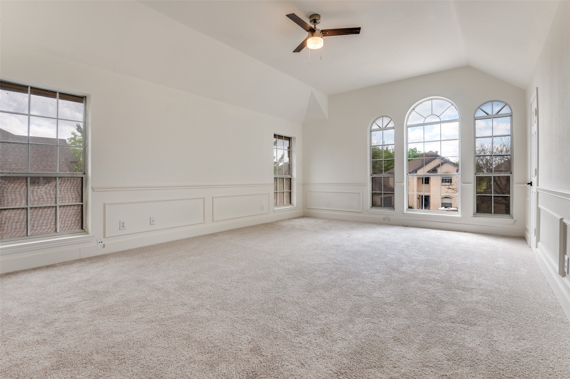 6215 Kingswood Drive Arlington TX 76001