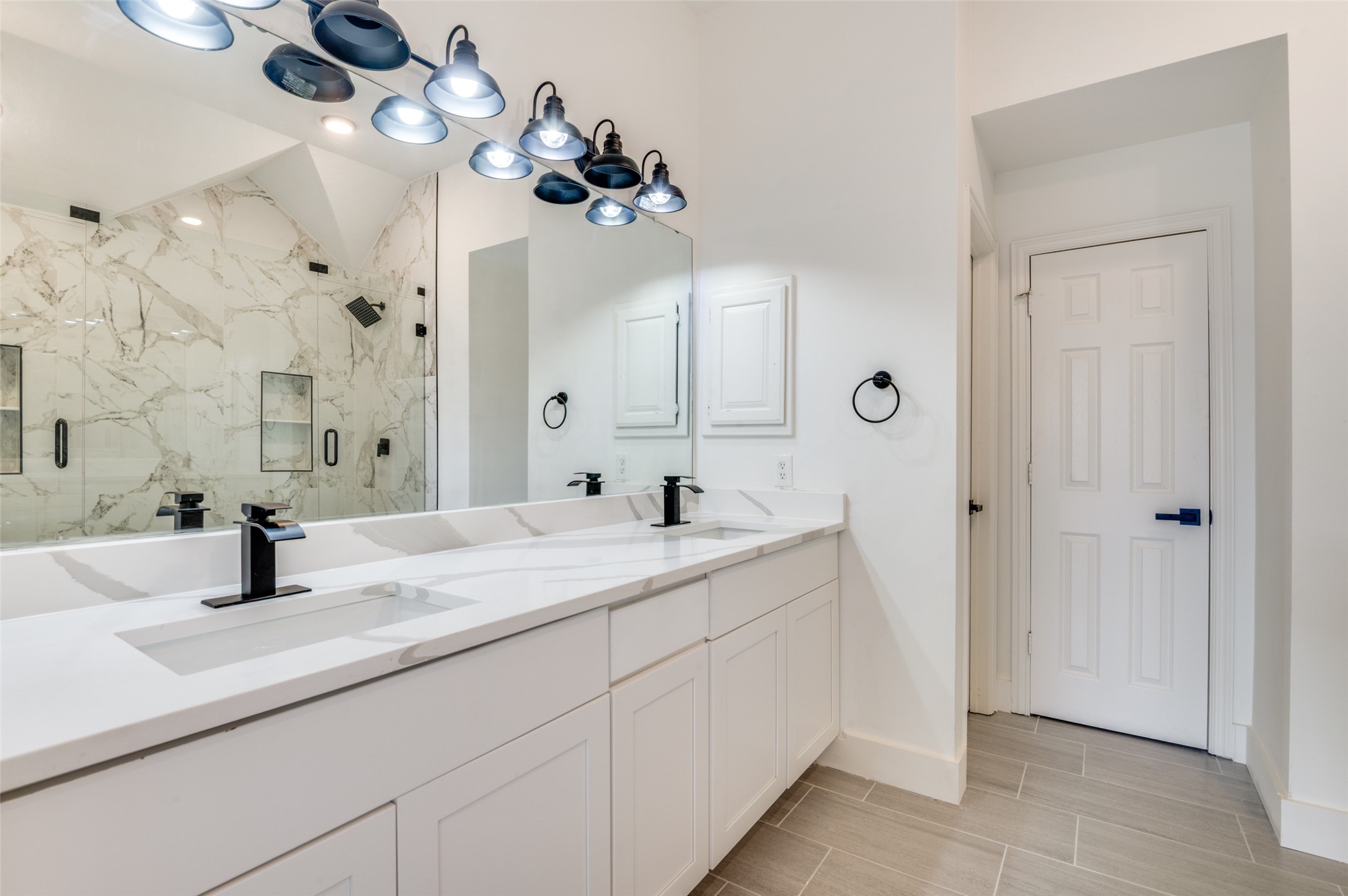 6215 Kingswood Drive Arlington TX 76001