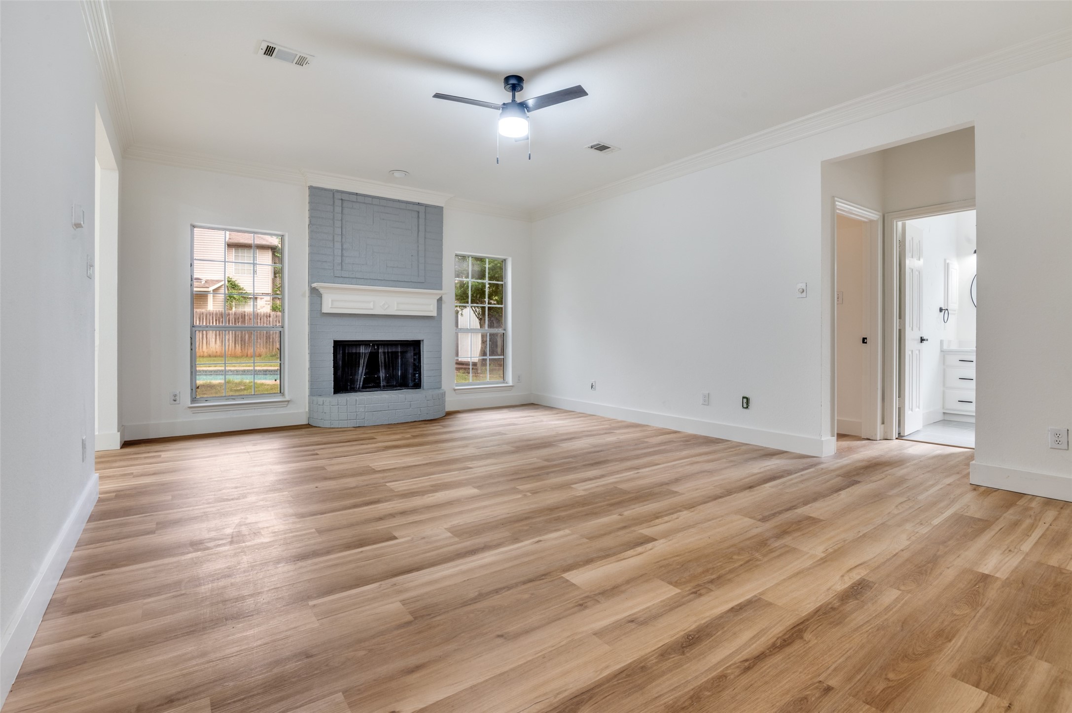 6215 Kingswood Drive Arlington TX 76001