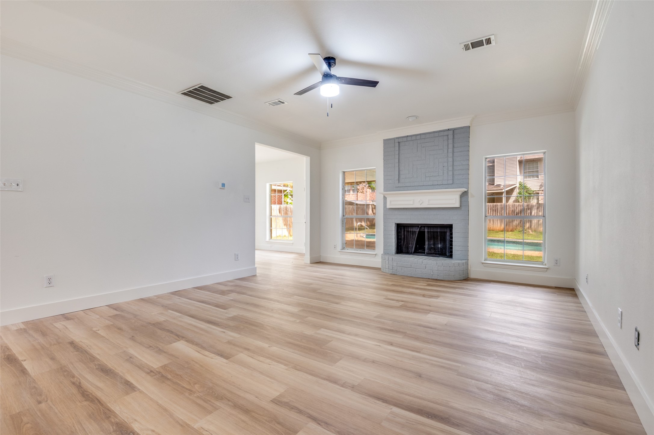 6215 Kingswood Drive Arlington TX 76001