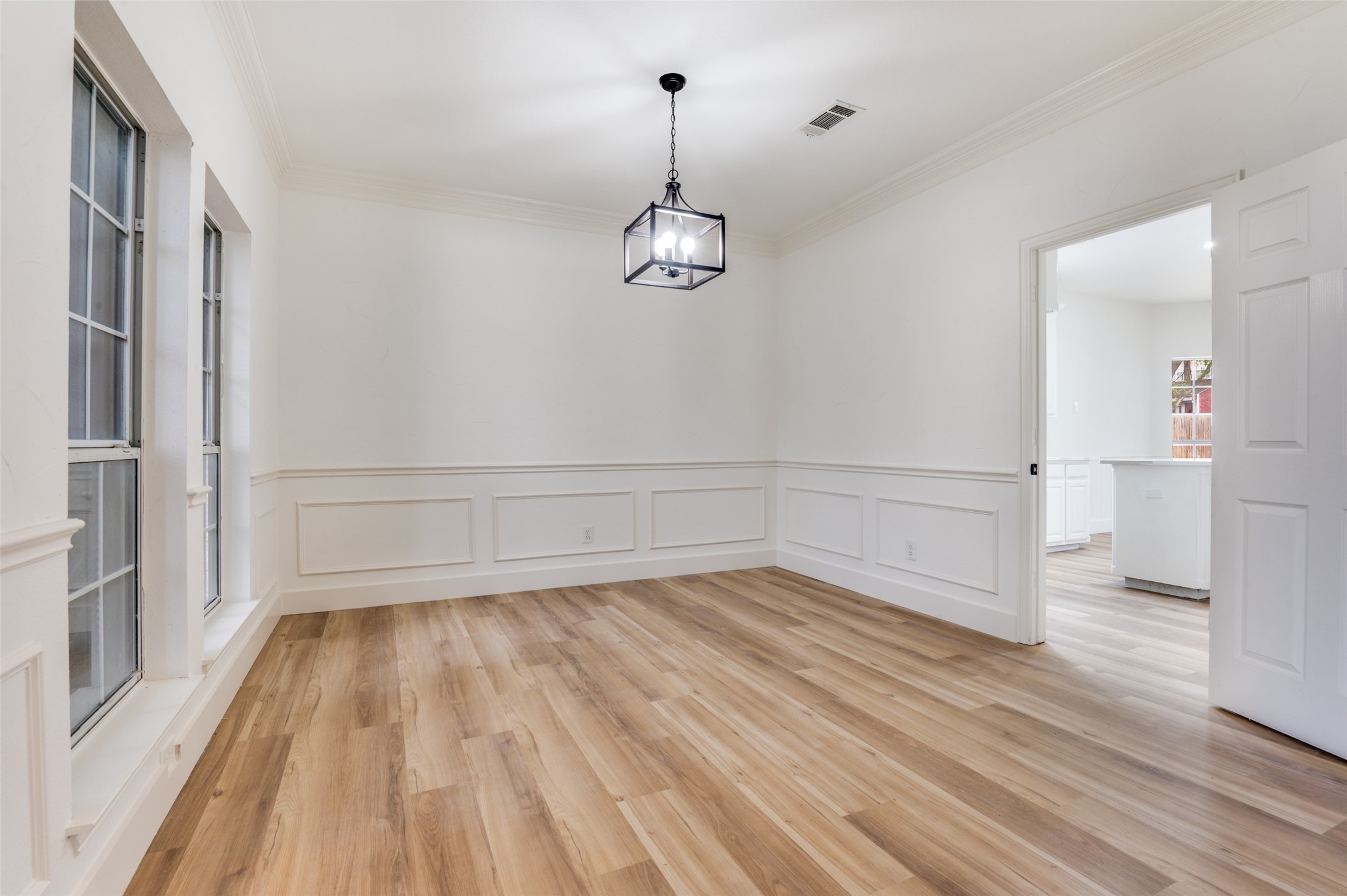 6215 Kingswood Drive Arlington TX 76001
