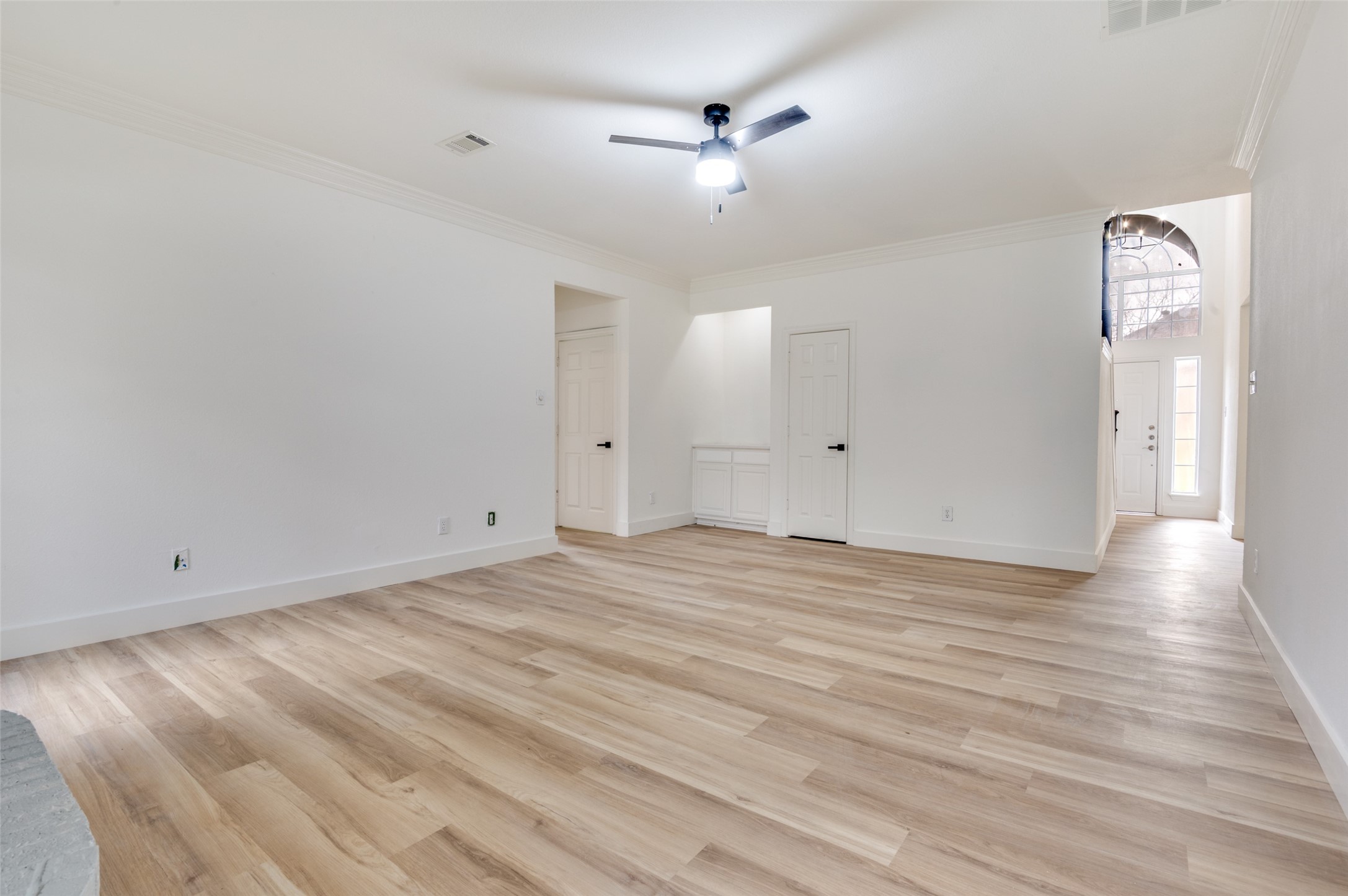 6215 Kingswood Drive Arlington TX 76001