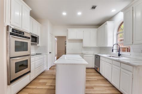 6215 Kingswood Drive Arlington TX 76001
