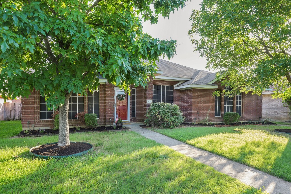 1527 Cardigan Lane Lancaster TX 75134