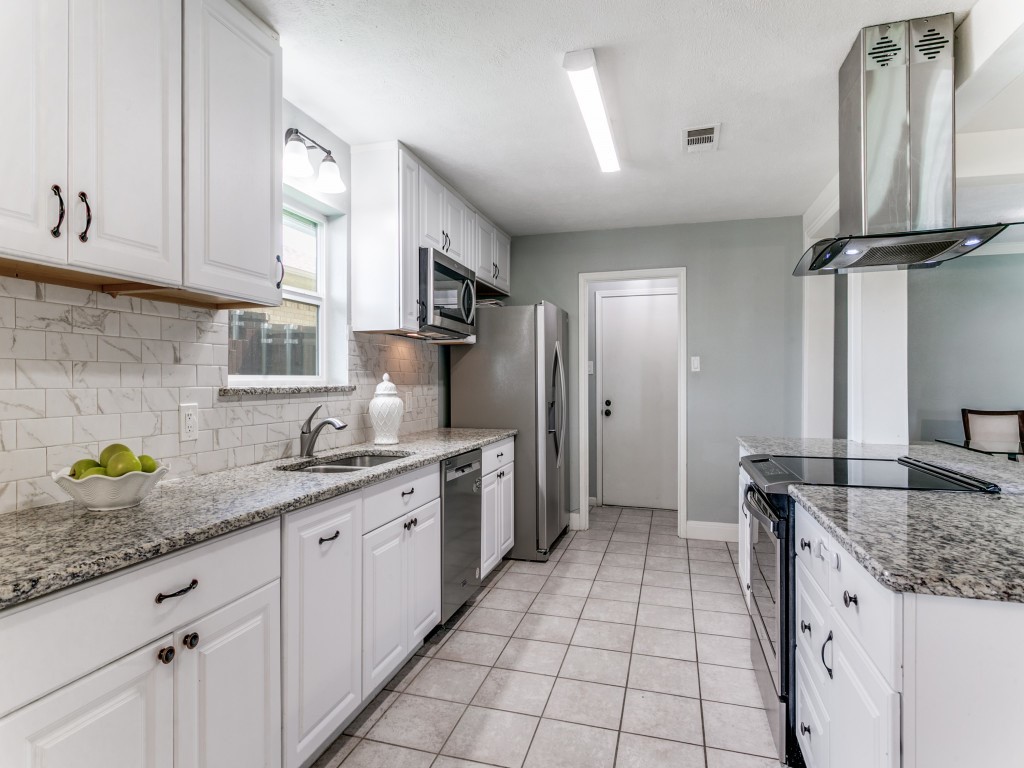 1605 Bedford Oaks Drive Bedford TX 76021