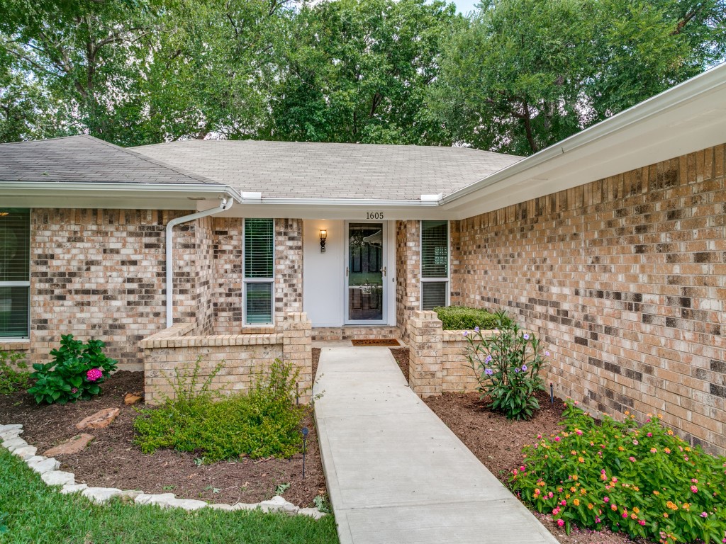 1605 Bedford Oaks Drive Bedford TX 76021