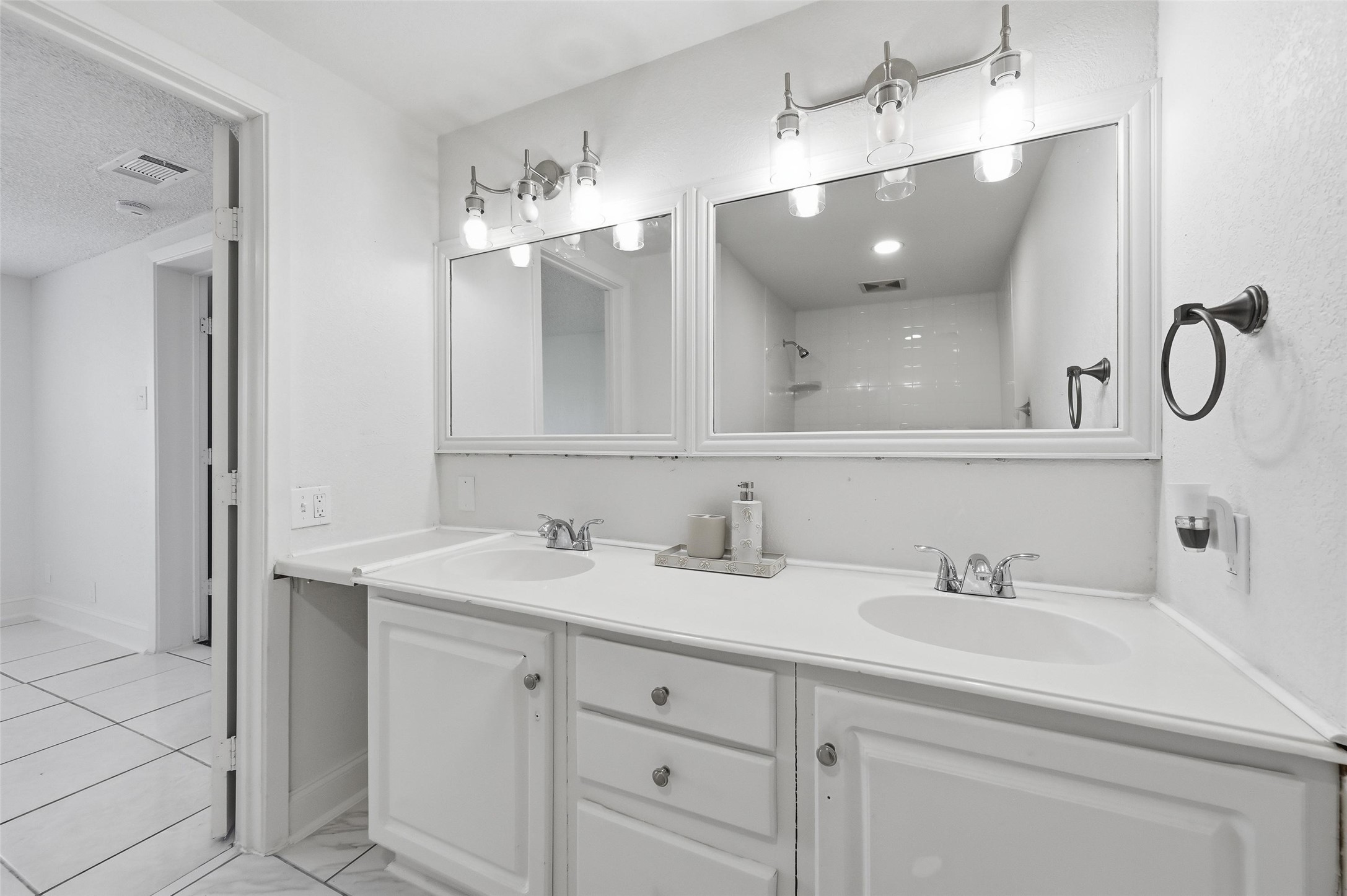 2813 La Monde Terrace Sansom Park TX 76114