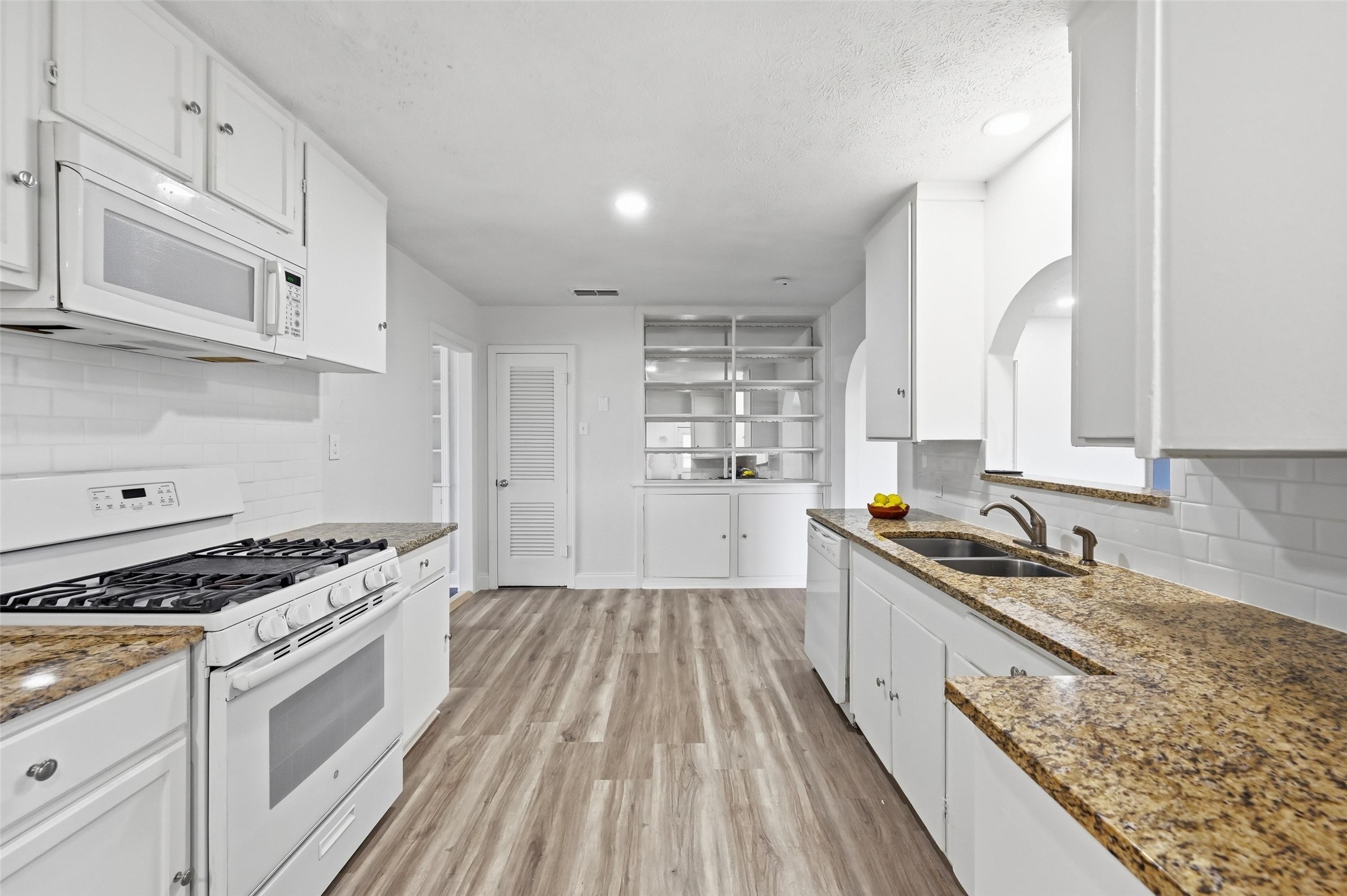 2813 La Monde Terrace Sansom Park TX 76114
