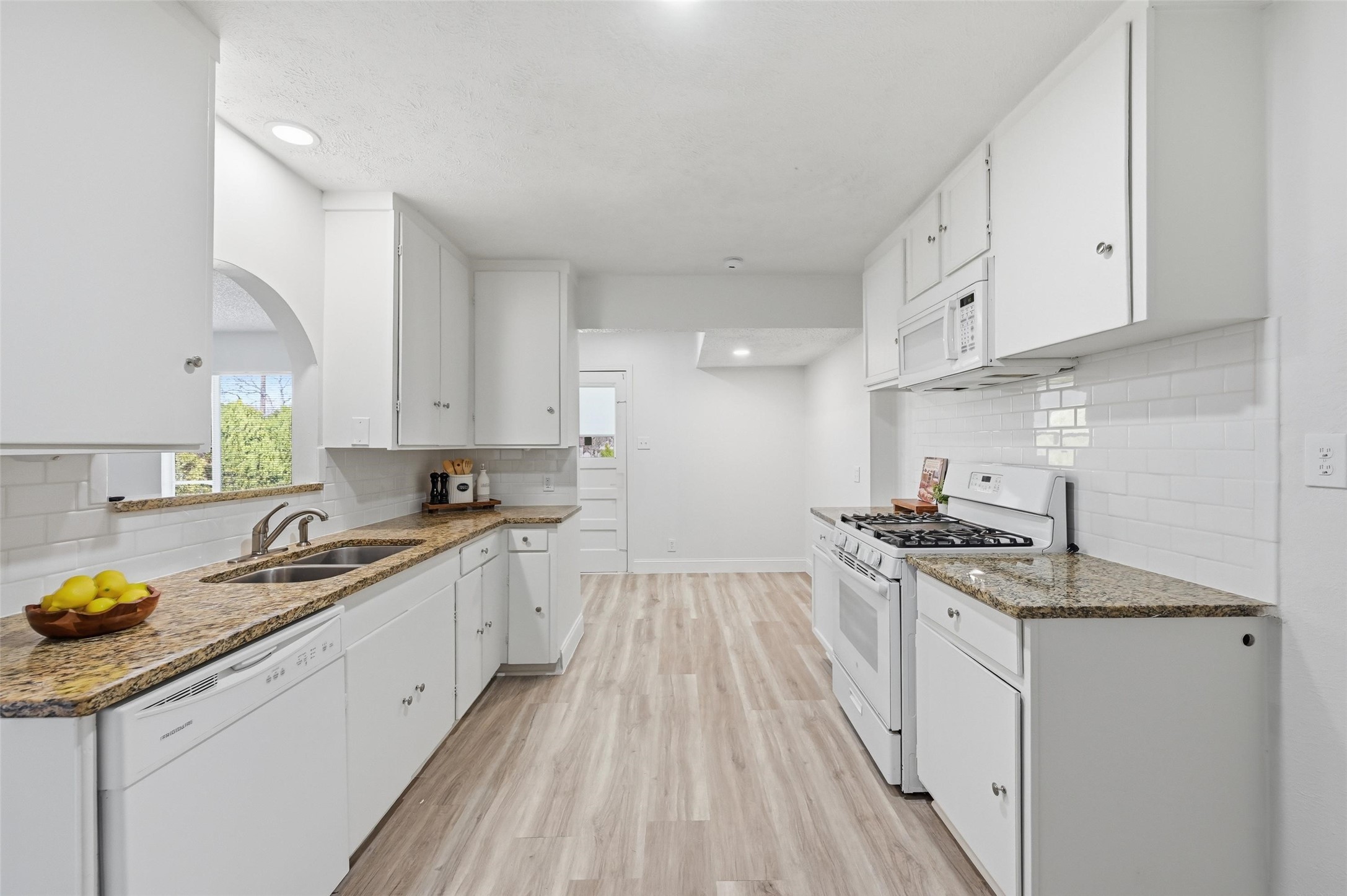 2813 La Monde Terrace Sansom Park TX 76114