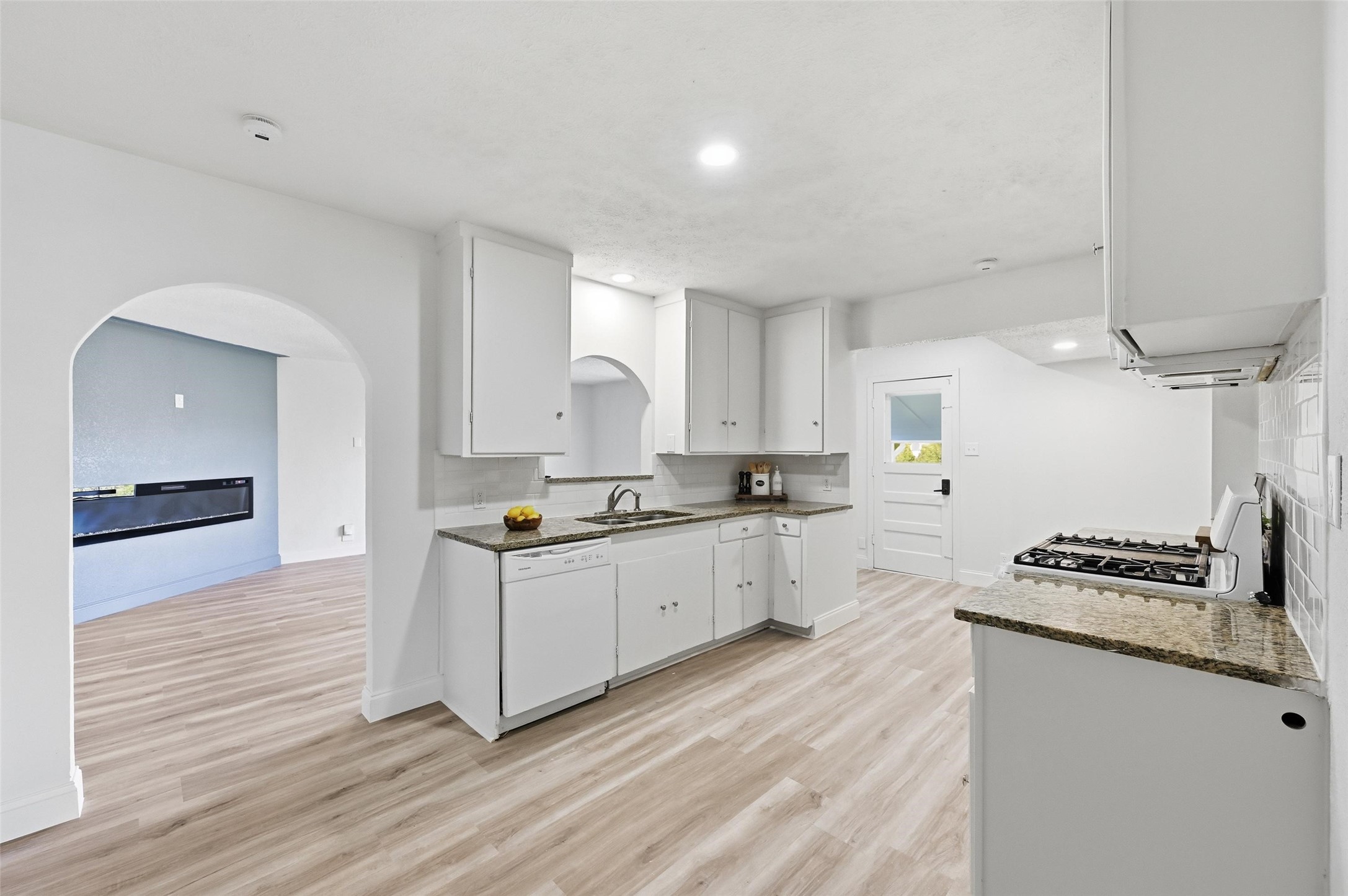 2813 La Monde Terrace Sansom Park TX 76114