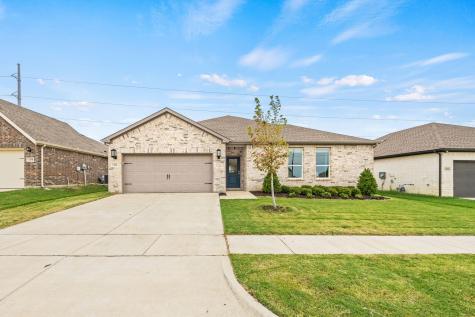 1334 Highpoint Circle Grand Prairie TX 75052
