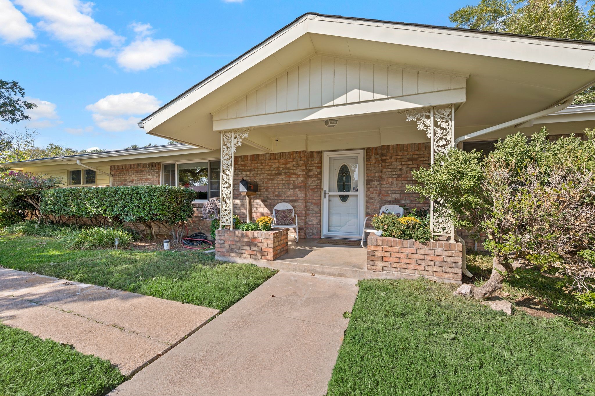 744 Briarwood Lane Hurst TX 76053