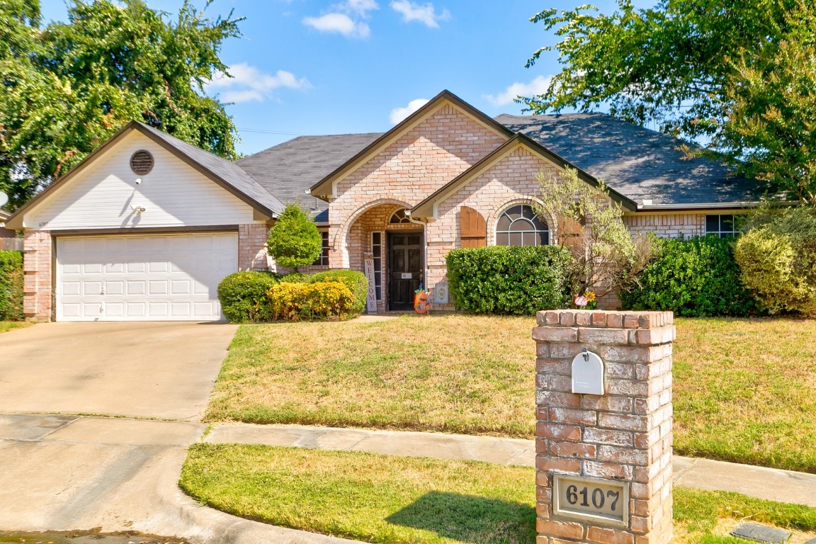 6107 Castle Creek Road Arlington TX 76017