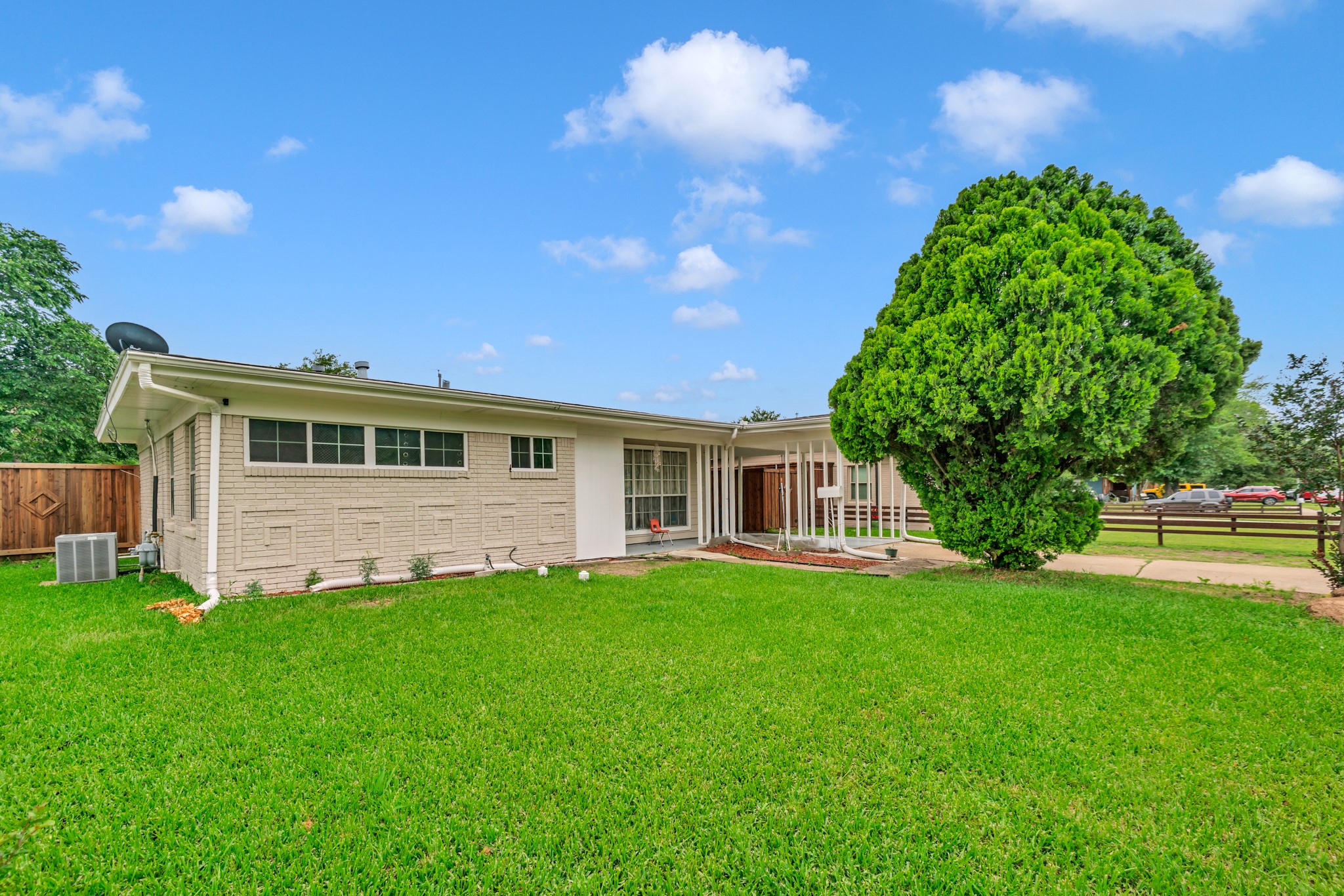 1614 Briarwood Lane Irving TX 75061
