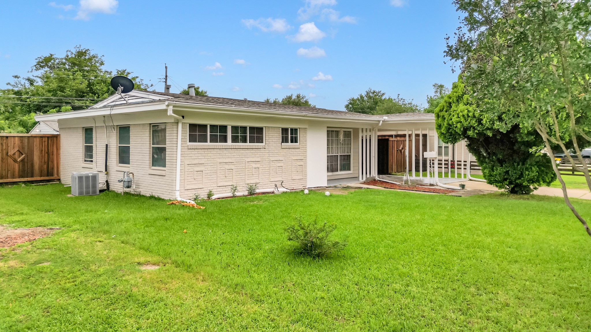 1614 Briarwood Lane Irving TX 75061