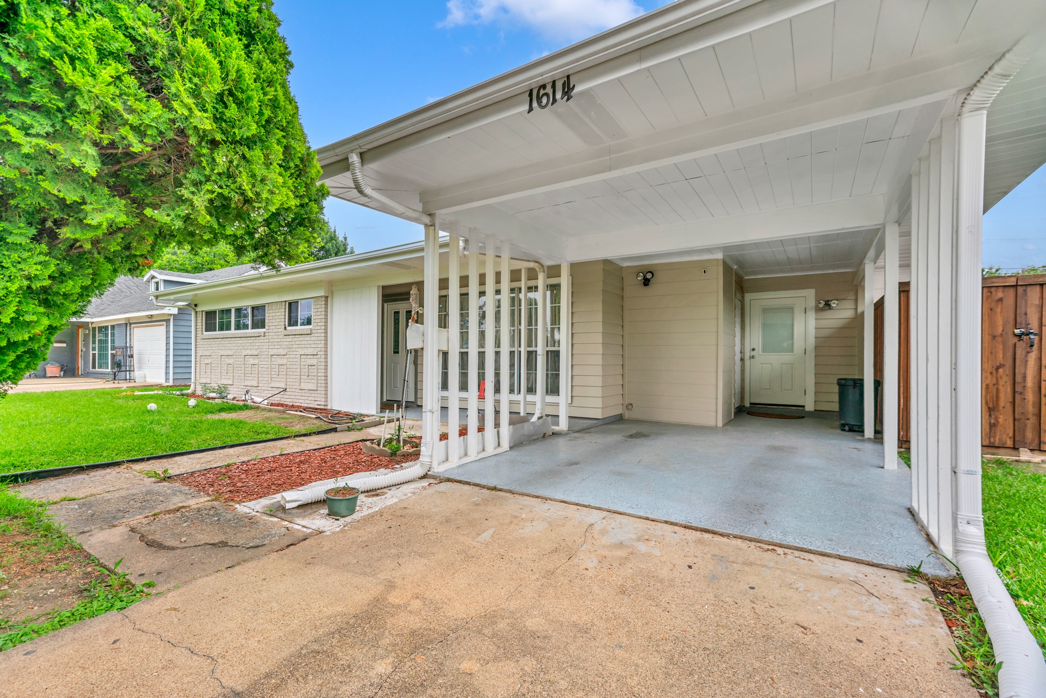 1614 Briarwood Lane Irving TX 75061
