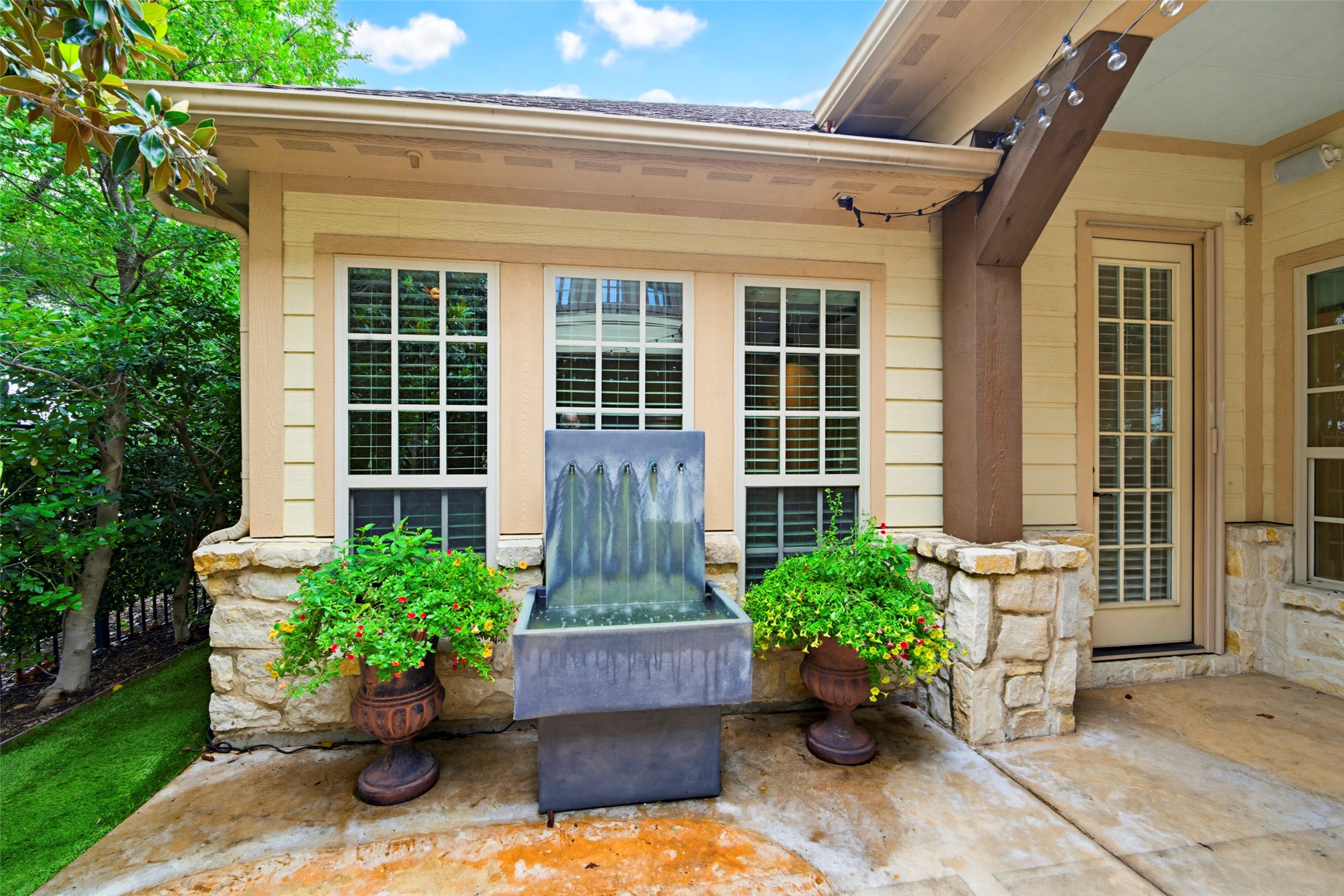 2201 Austin Waters Carrollton TX 75010