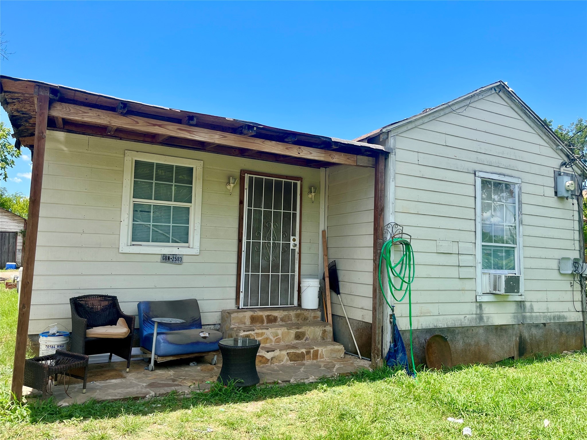 703 N Dwight Avenue Dallas TX 75211