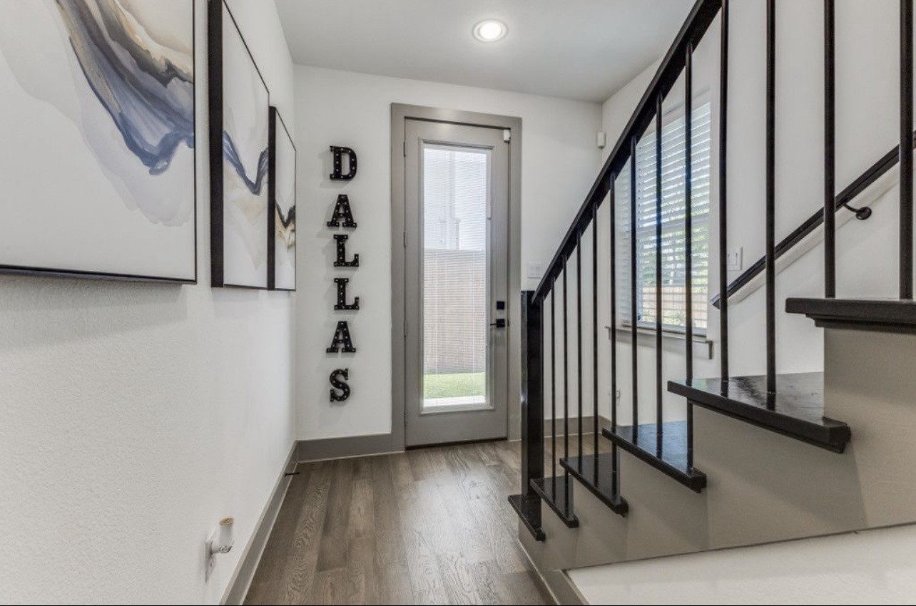 2649 La Altura Lane Dallas TX 75212