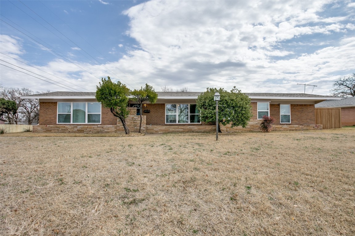 2101 Flemming Drive Fort Worth TX 76112