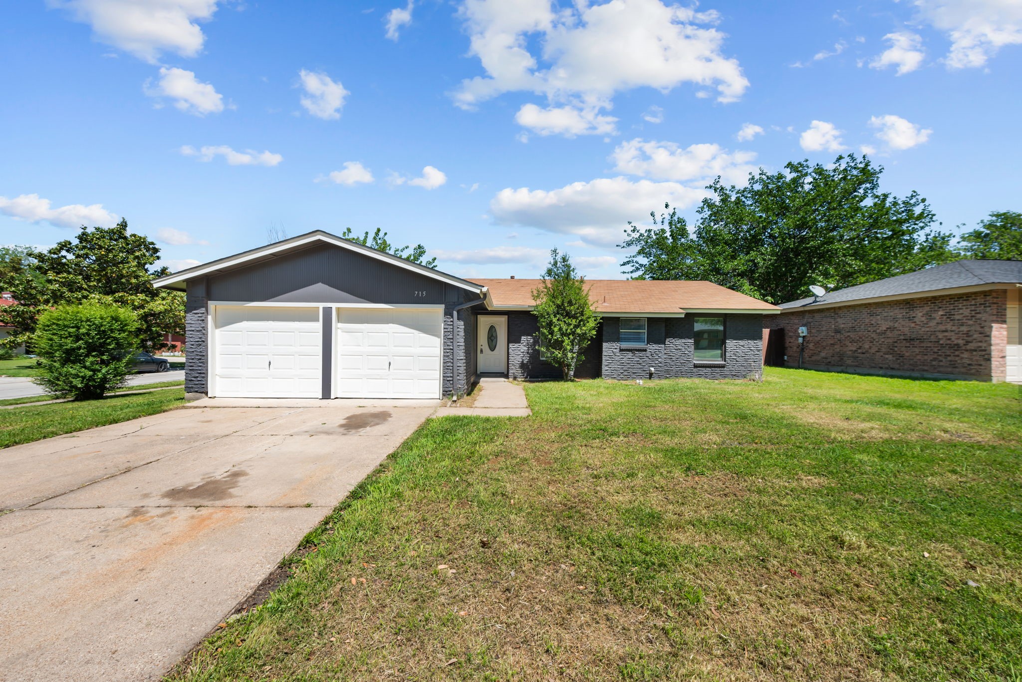 715 S Hunters Glen Circle Arlington TX 76015