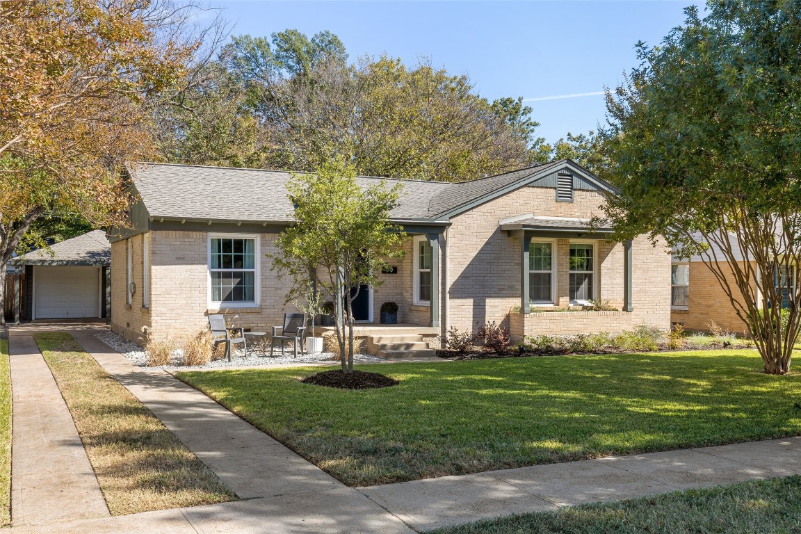 576 Brookhurst Drive Dallas TX 75218