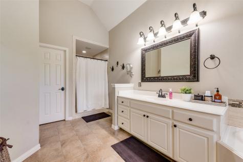 102 Dobbs Road Lake Dallas TX 76208