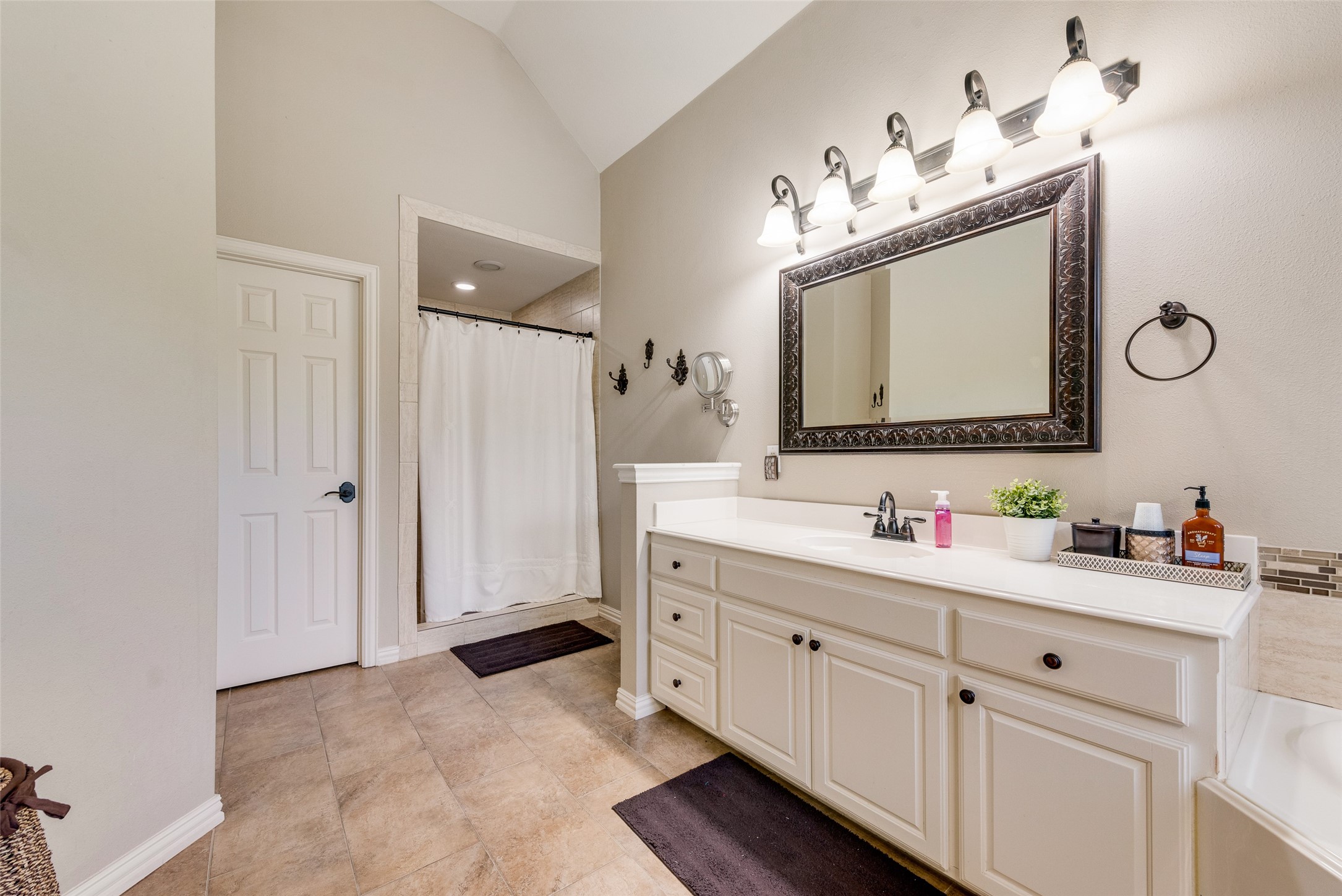 102 Dobbs Road Lake Dallas TX 76208