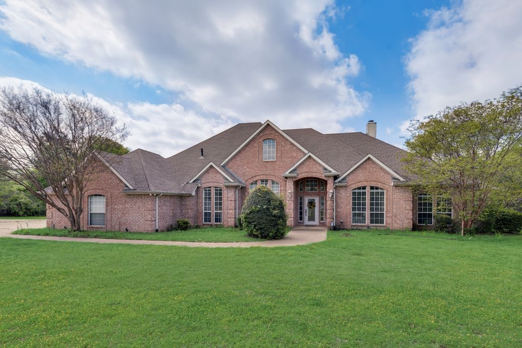 102 Dobbs Road Lake Dallas TX 76208