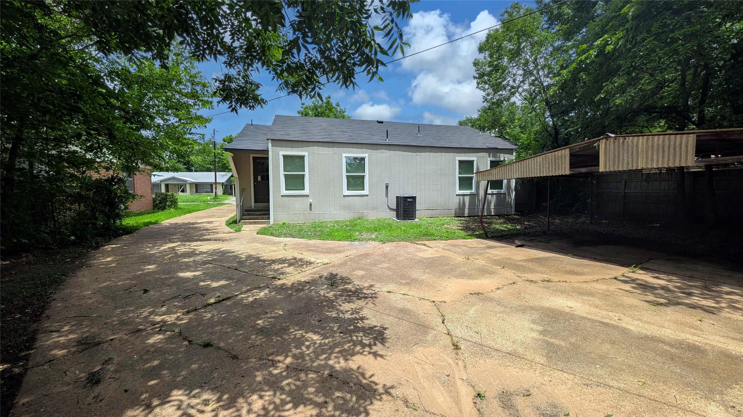 1404 E Polk Street Paris TX 75460