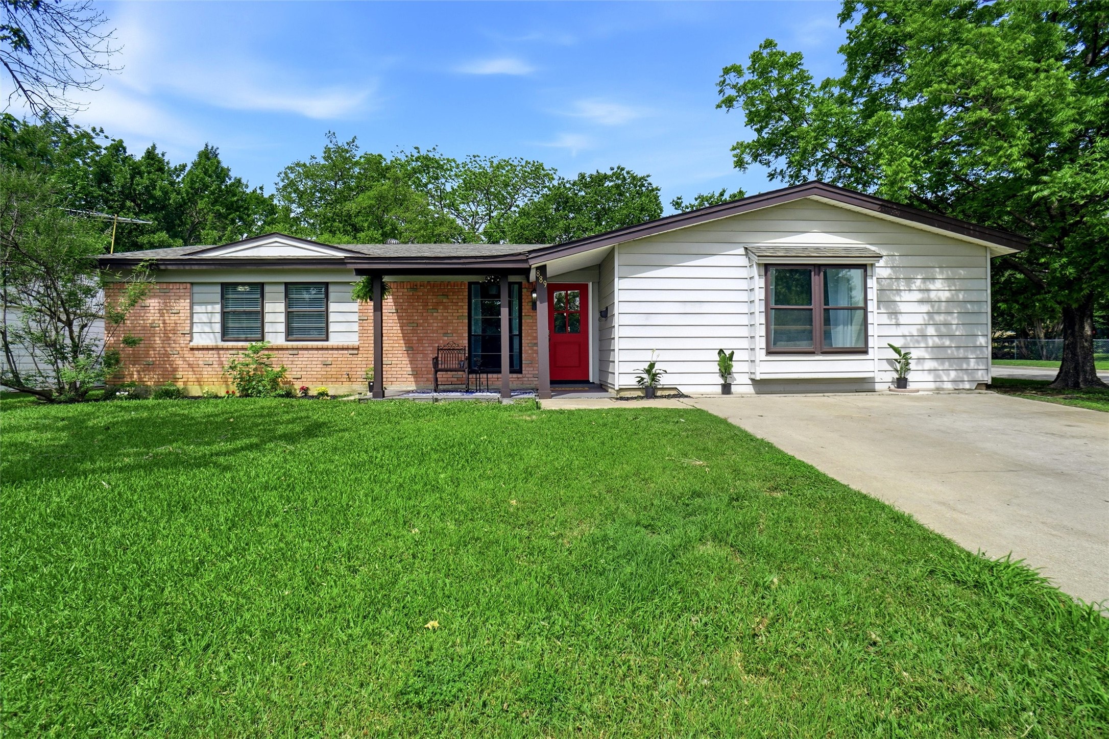 889 Jerry Lane Bedford TX 76022