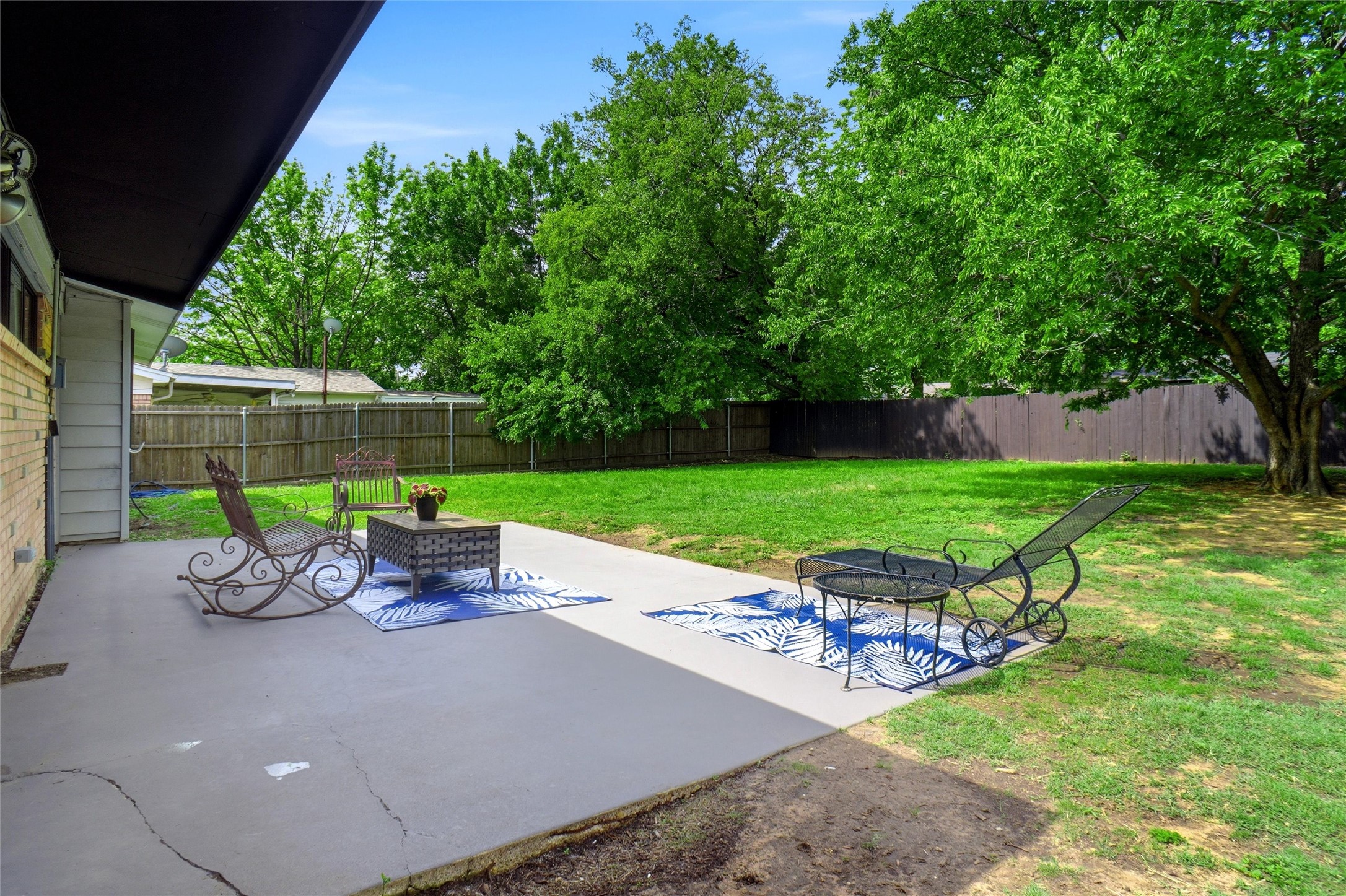 889 Jerry Lane Bedford TX 76022