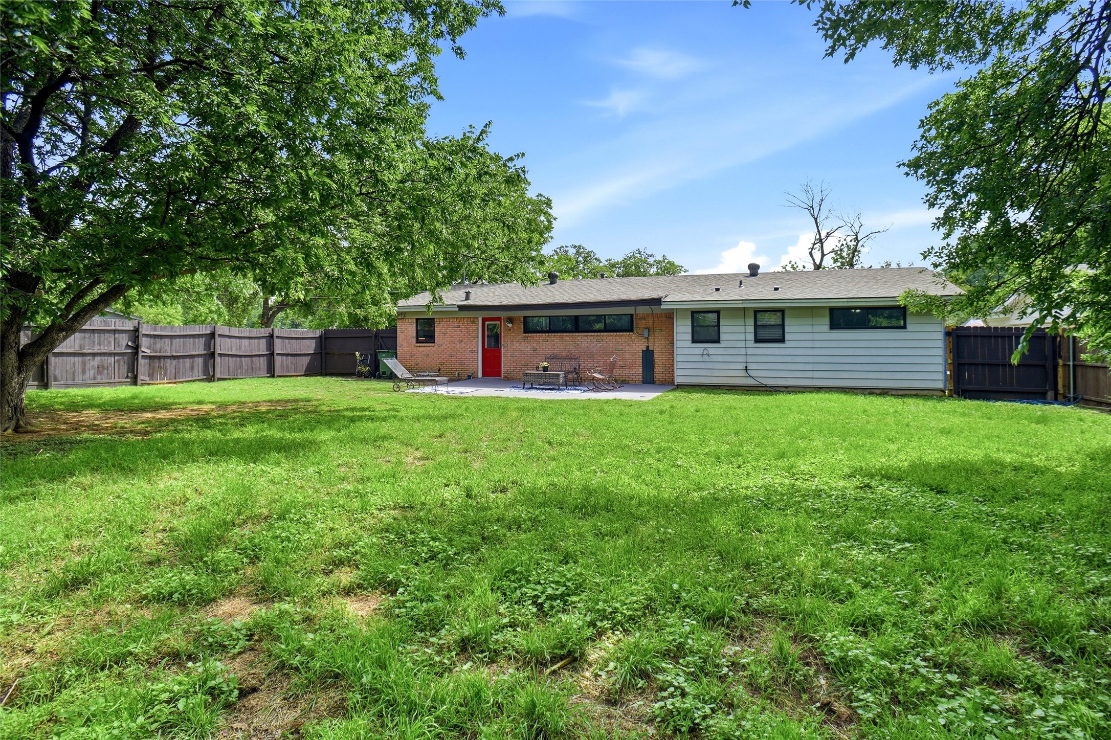 889 Jerry Lane Bedford TX 76022