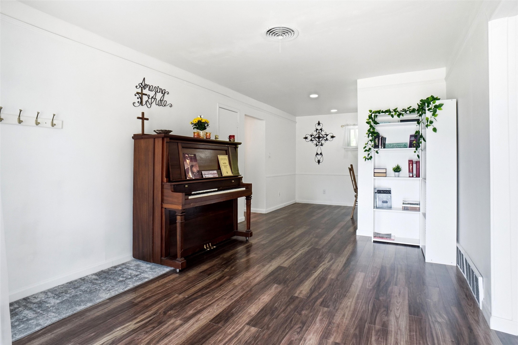 889 Jerry Lane Bedford TX 76022