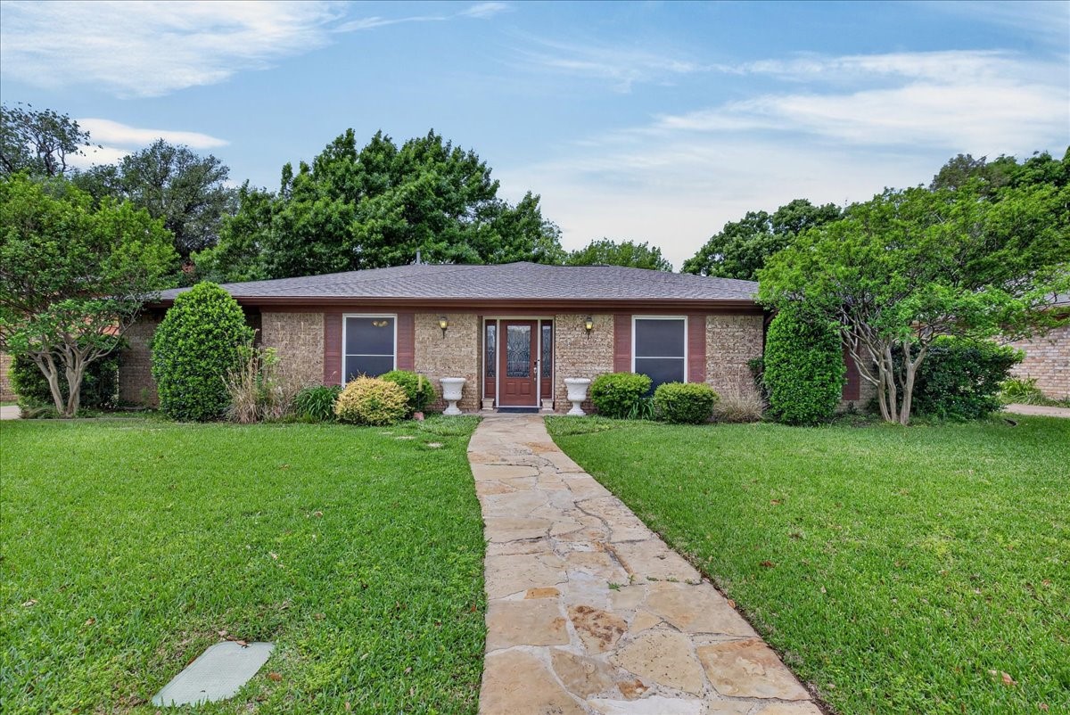 1808 E Cedar Elm Drive Arlington TX 76012