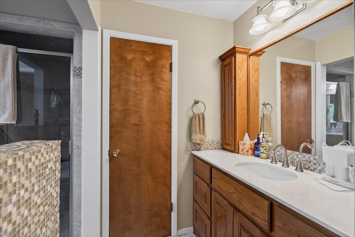 1808 E Cedar Elm Drive Arlington TX 76012