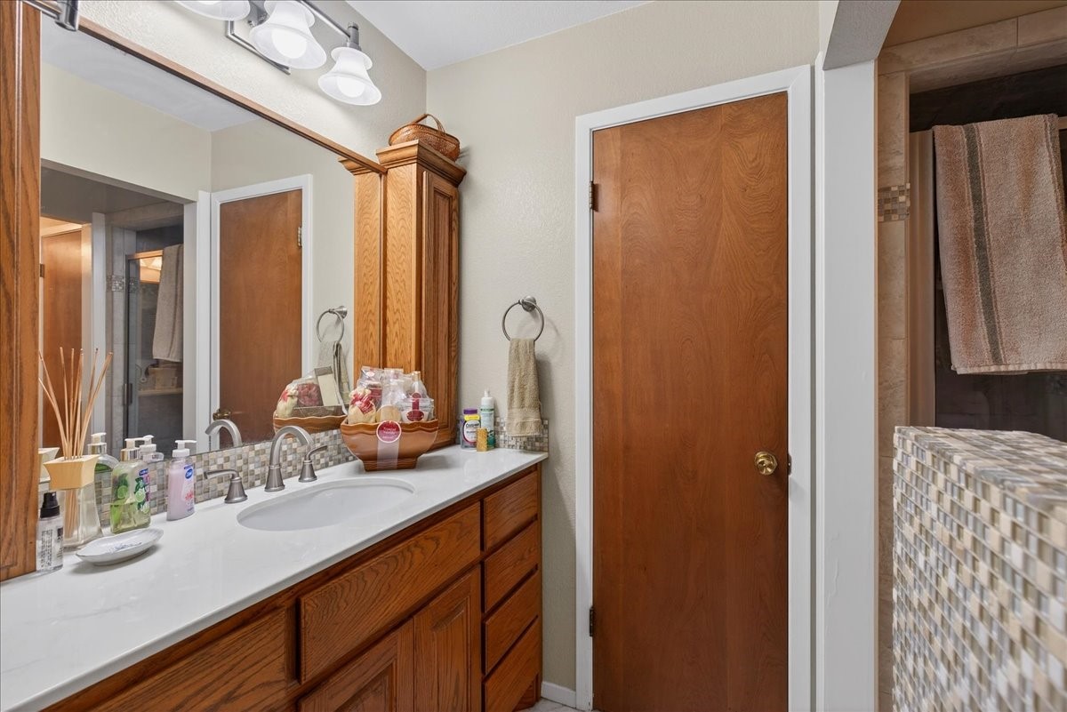 1808 E Cedar Elm Drive Arlington TX 76012