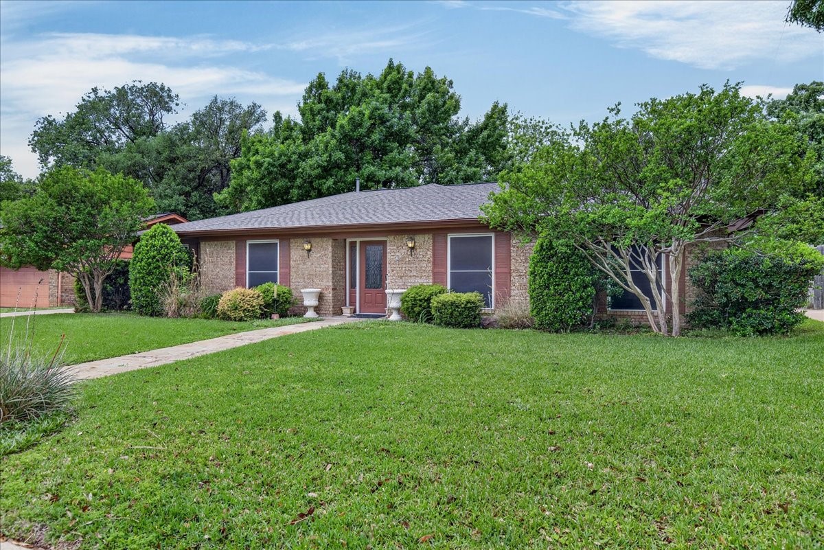 1808 E Cedar Elm Drive Arlington TX 76012