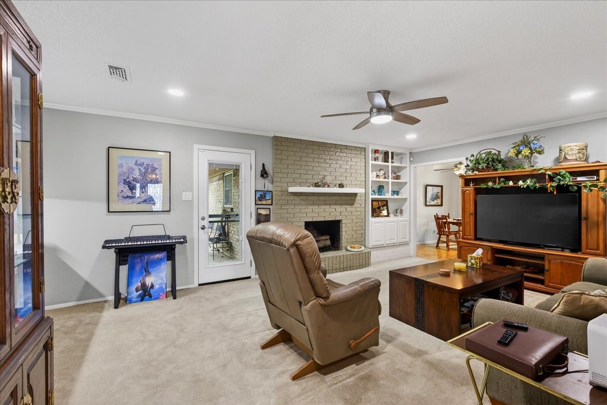 1808 E Cedar Elm Drive Arlington TX 76012