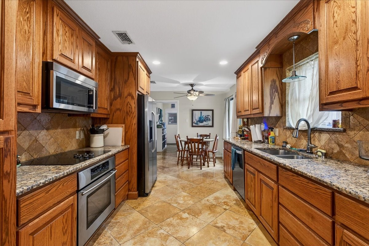 1808 E Cedar Elm Drive Arlington TX 76012