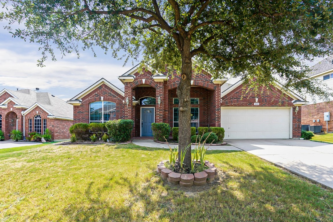 1009 Sycamore Street Burleson TX 76028