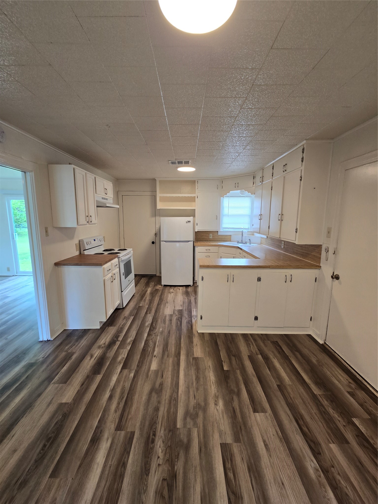 1813 Throckmorton Street Gainesville TX 76240