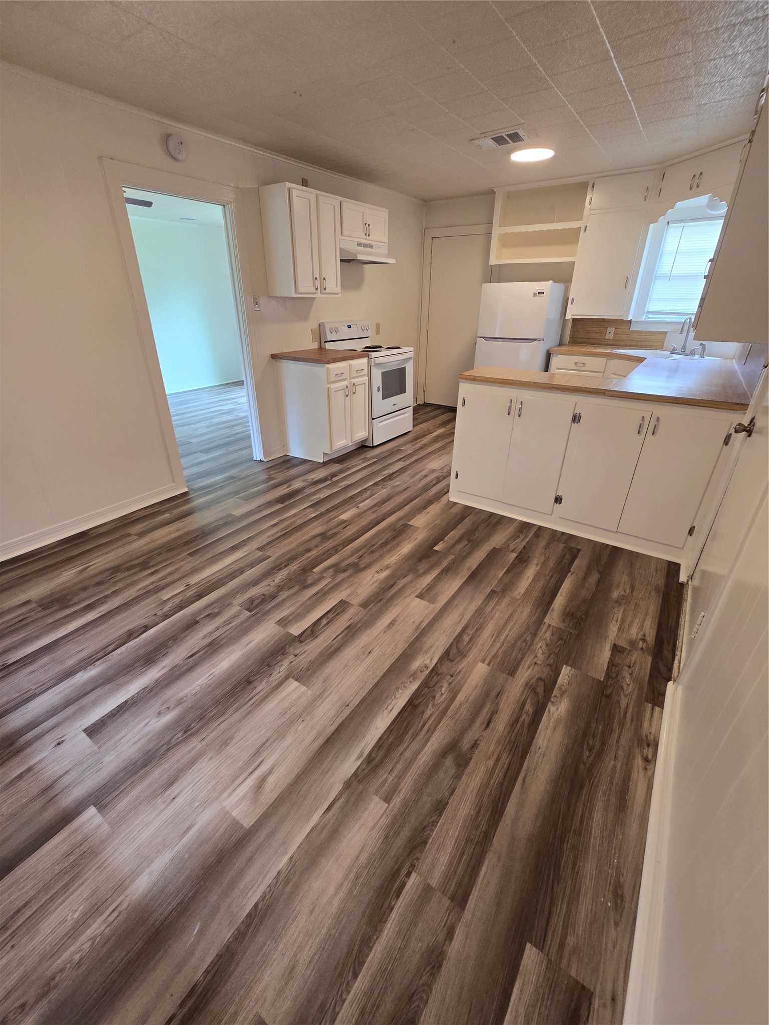 1813 Throckmorton Street Gainesville TX 76240