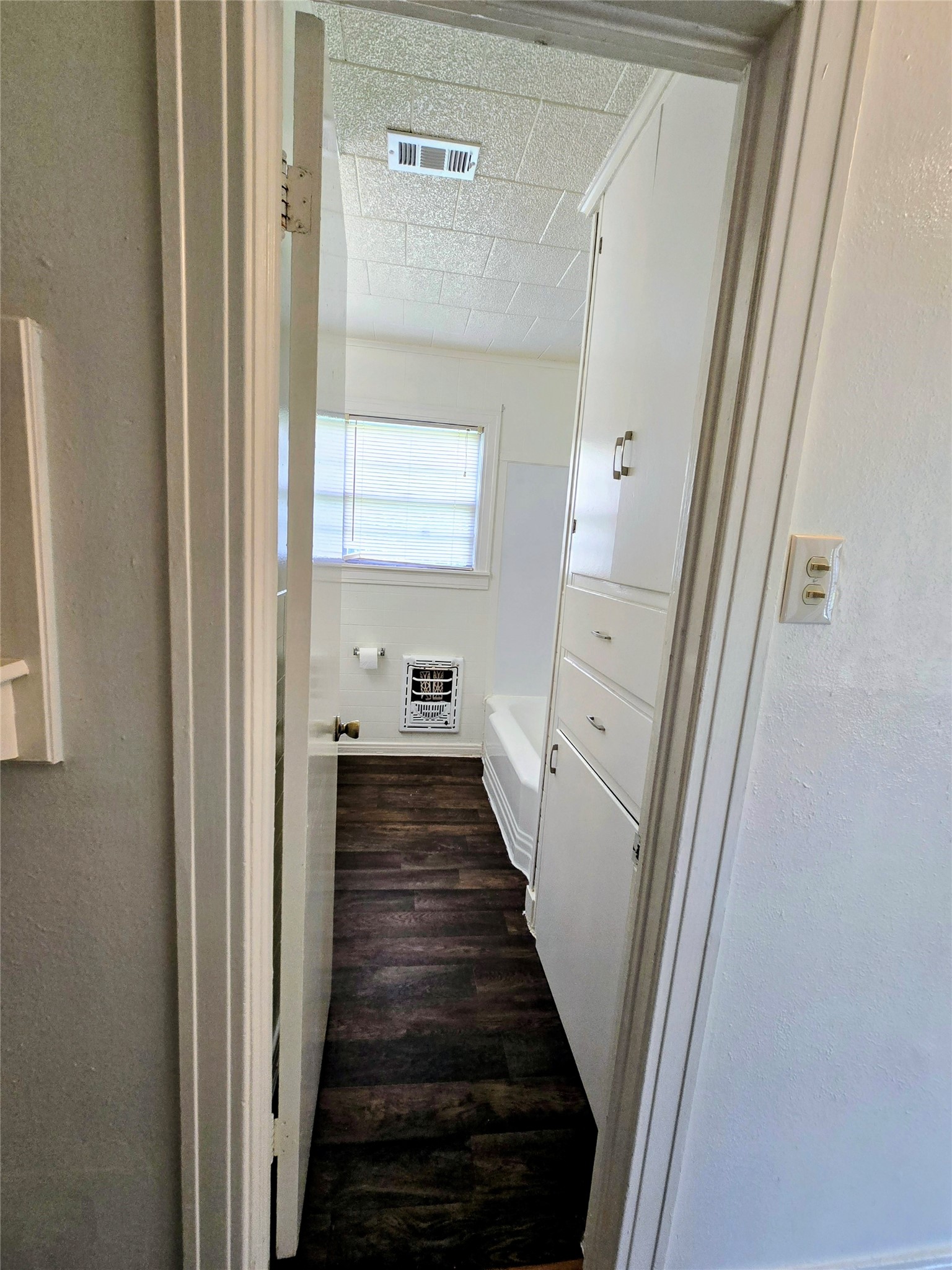 1813 Throckmorton Street Gainesville TX 76240