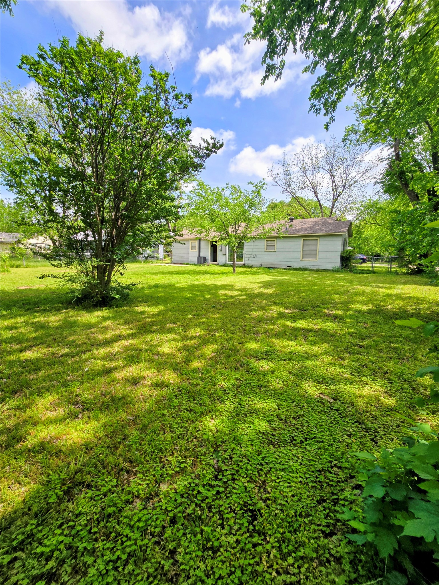 1813 Throckmorton Street Gainesville TX 76240