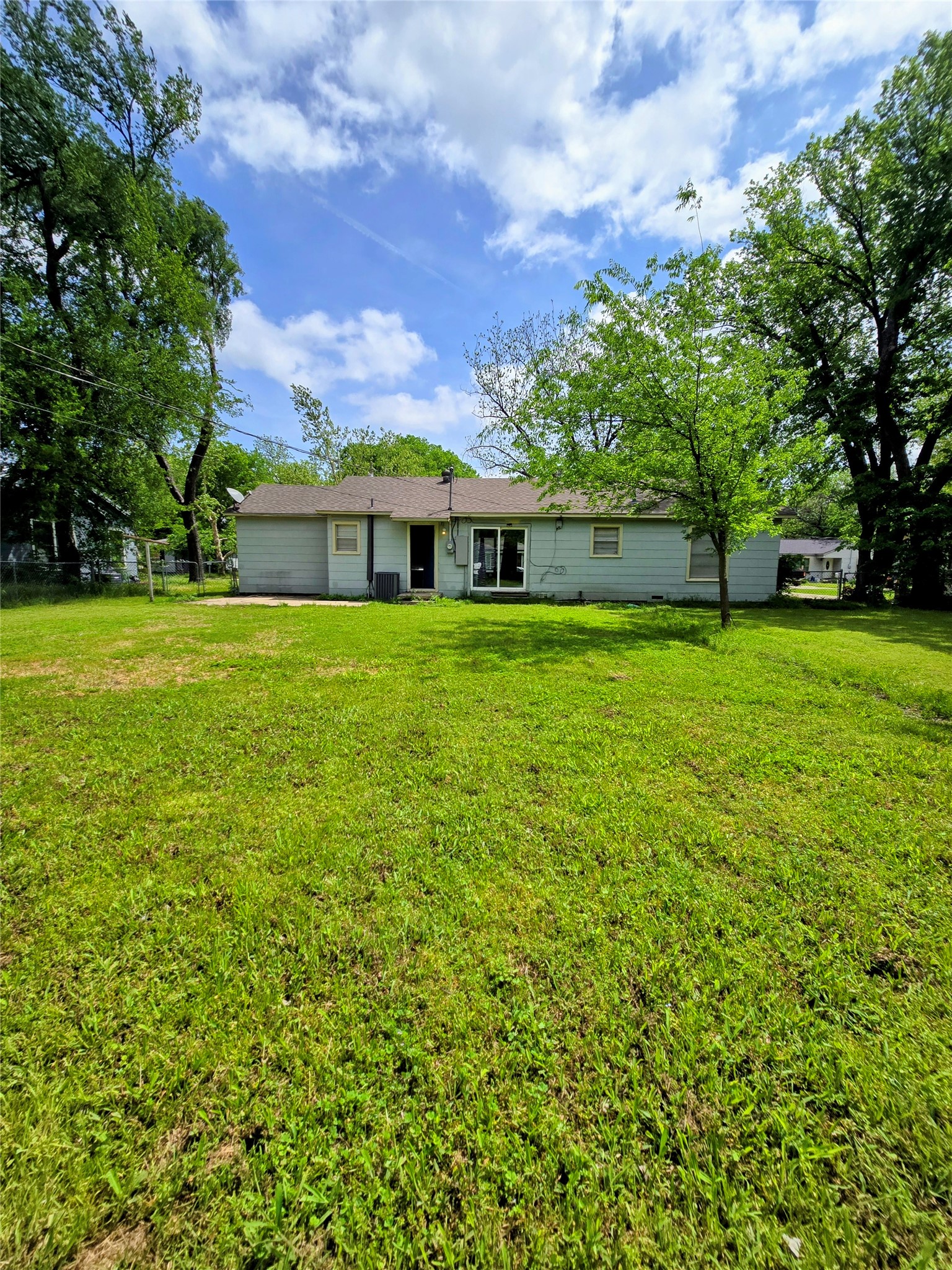 1813 Throckmorton Street Gainesville TX 76240