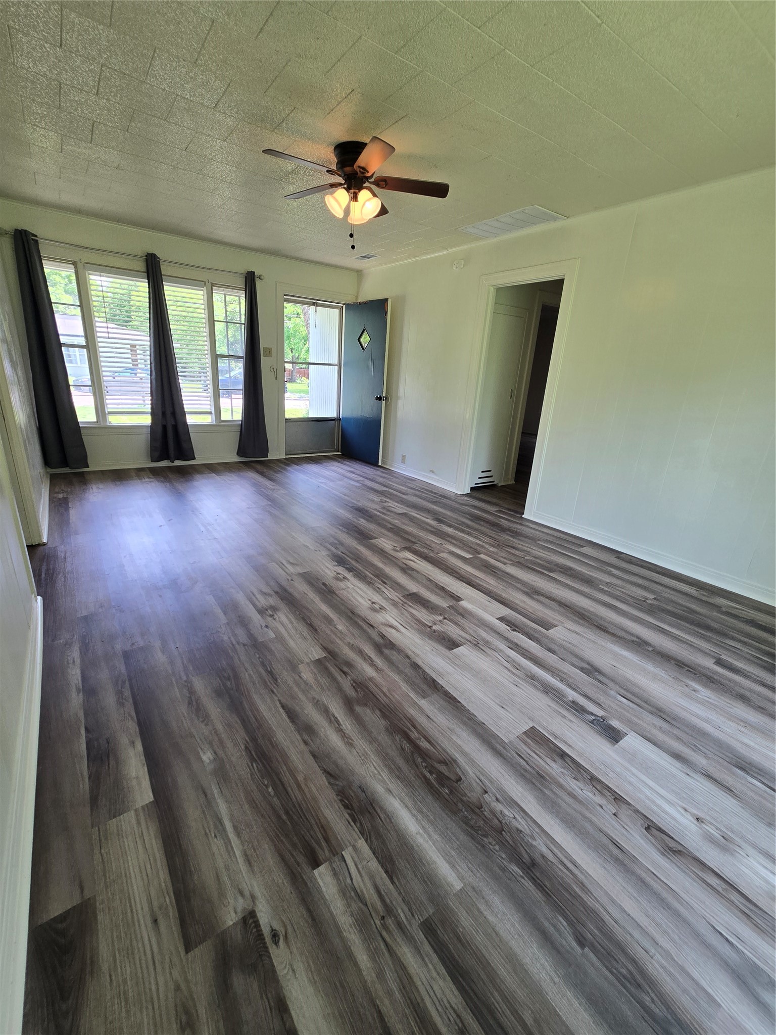 1813 Throckmorton Street Gainesville TX 76240