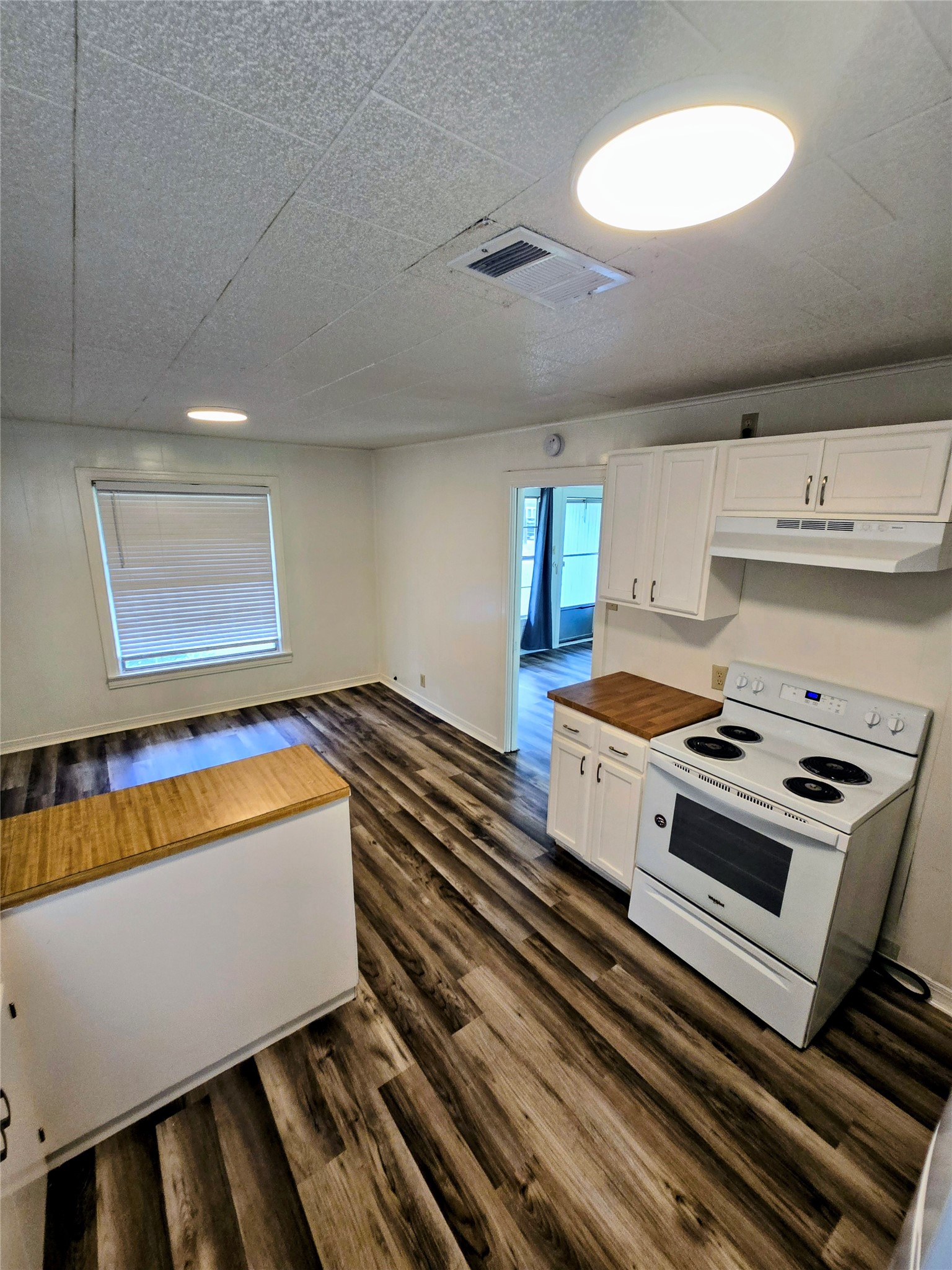 1813 Throckmorton Street Gainesville TX 76240