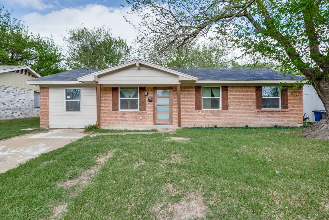 654 Edgeglen Drive Dallas TX 75217