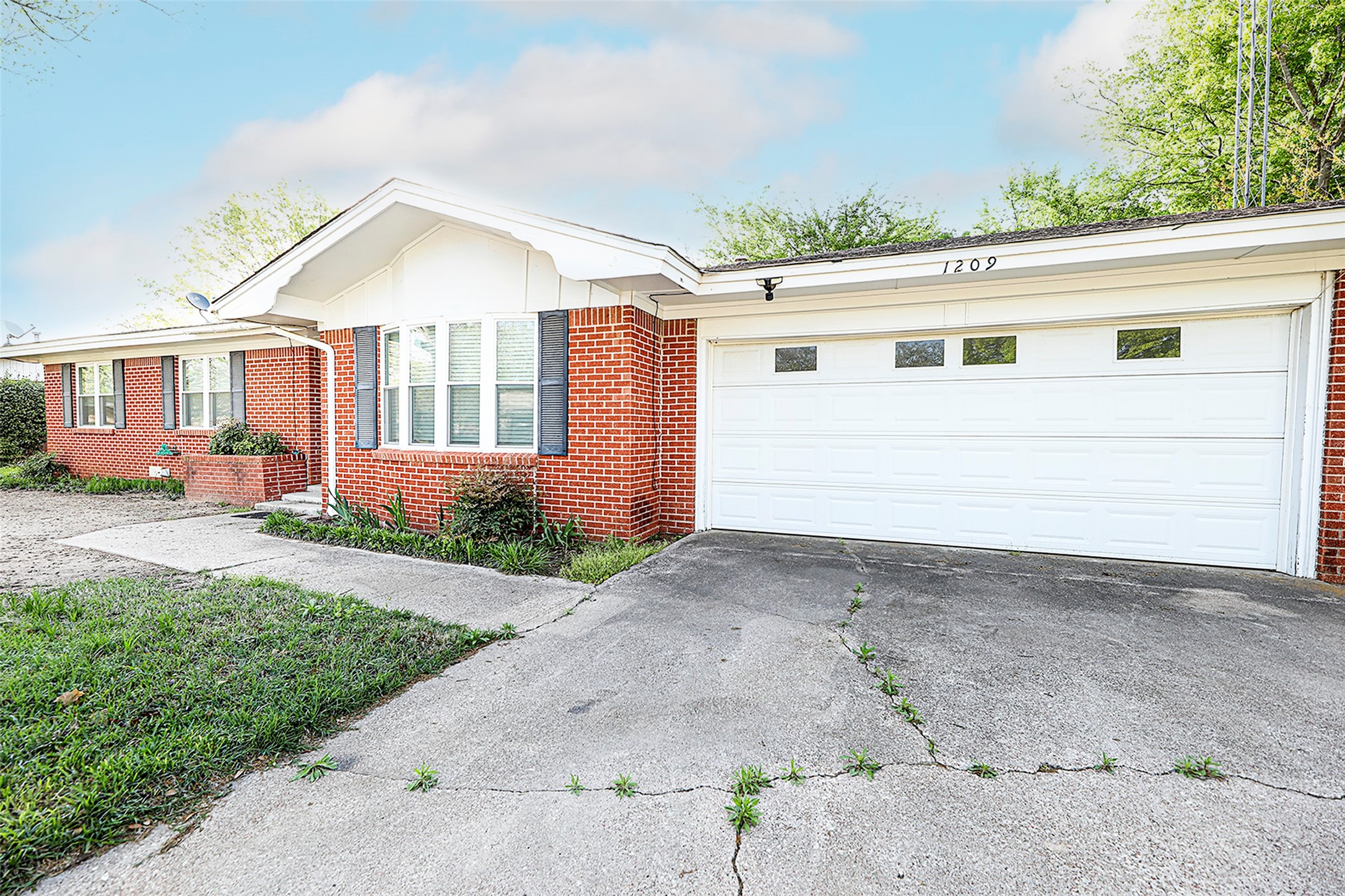 1209 Pebble Street Bowie TX 76230